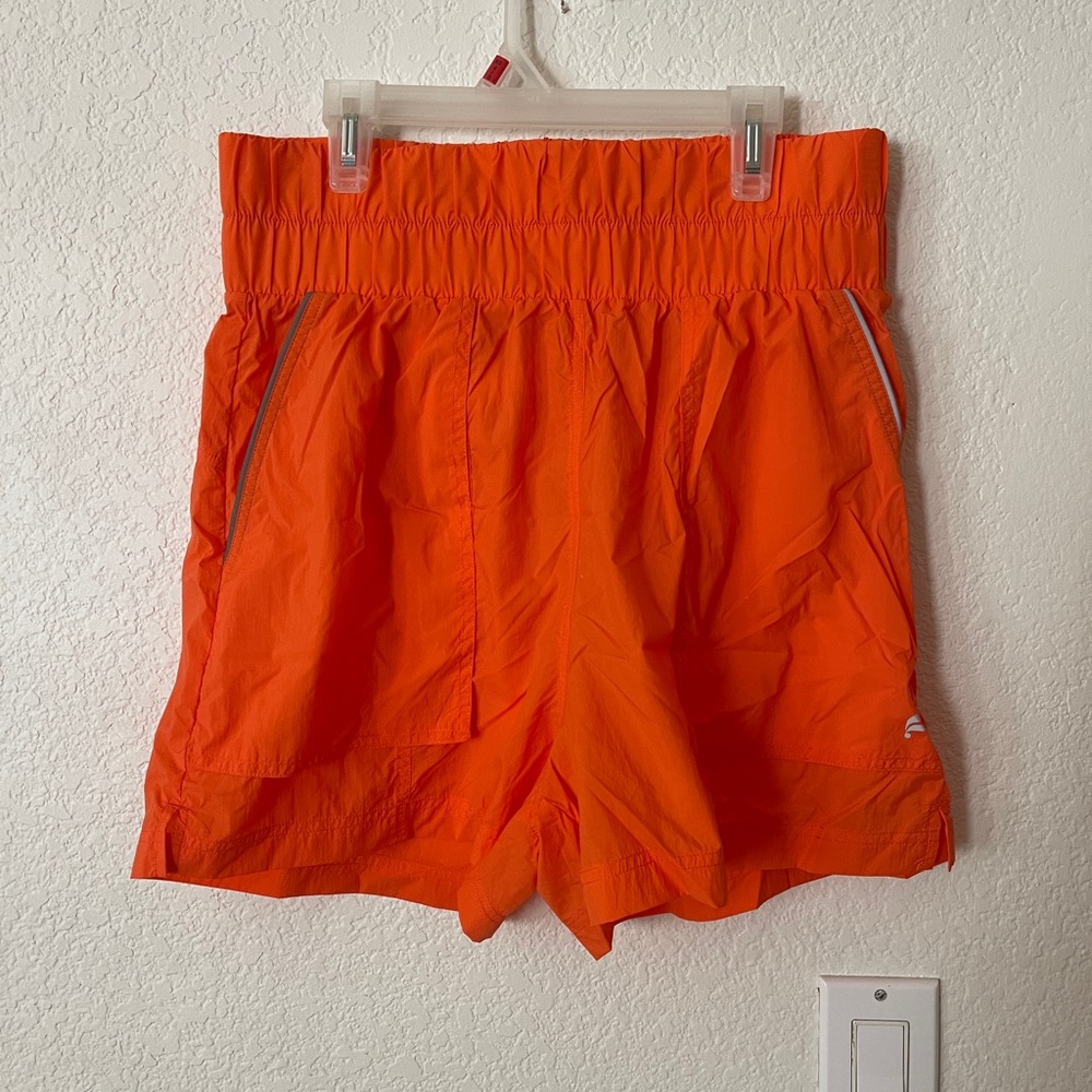 NWT FABLETICS WORKOUT REFLECTIVE SHORT